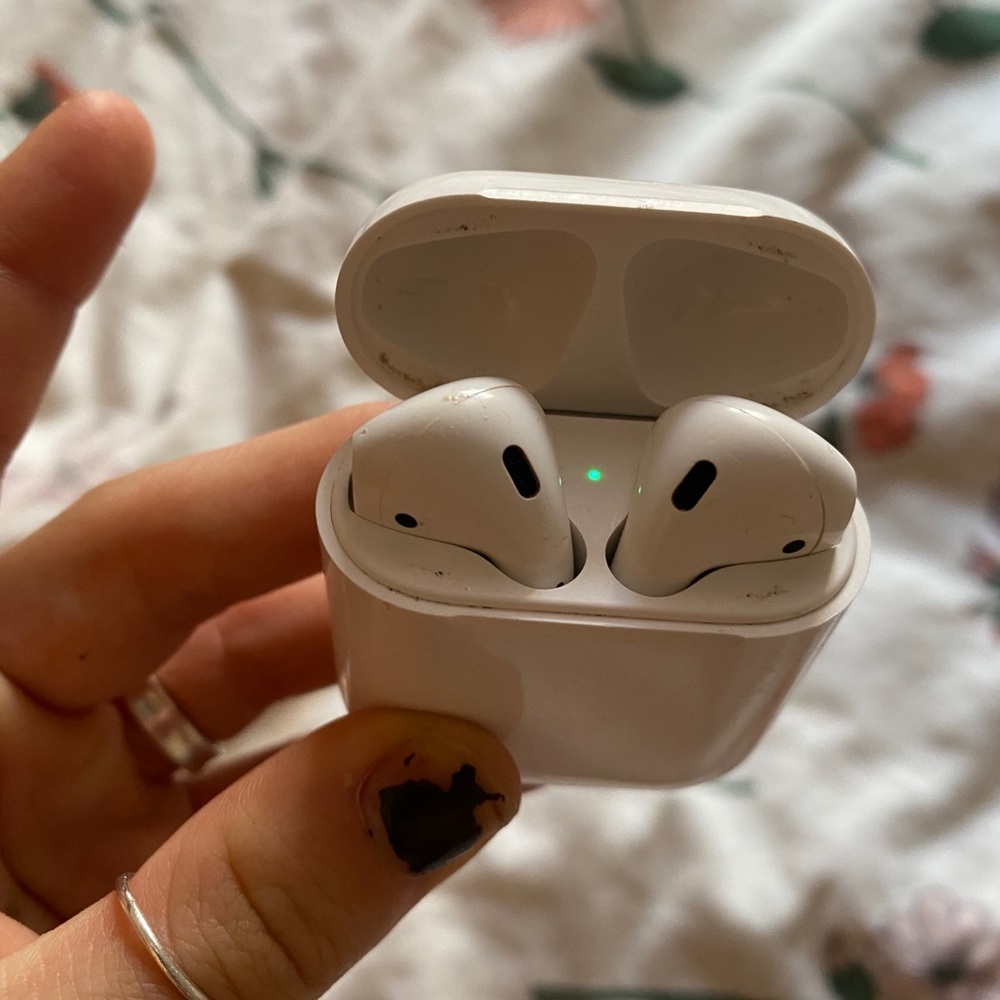 Airpods with charging case